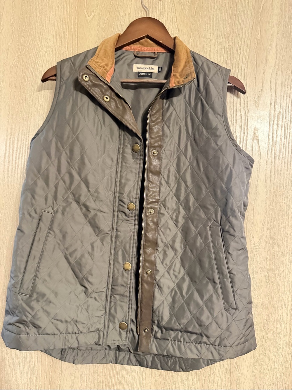 Tom Beckbe Loxley Quilted Vest- Olive Body with Tan Collar - Picture 4 of 16